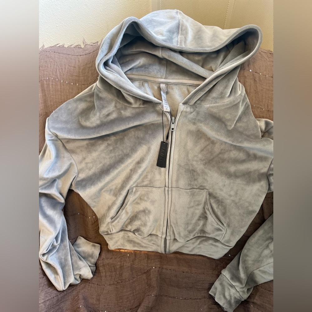 NWT SKIMS VELOUR hoodie light gray size M